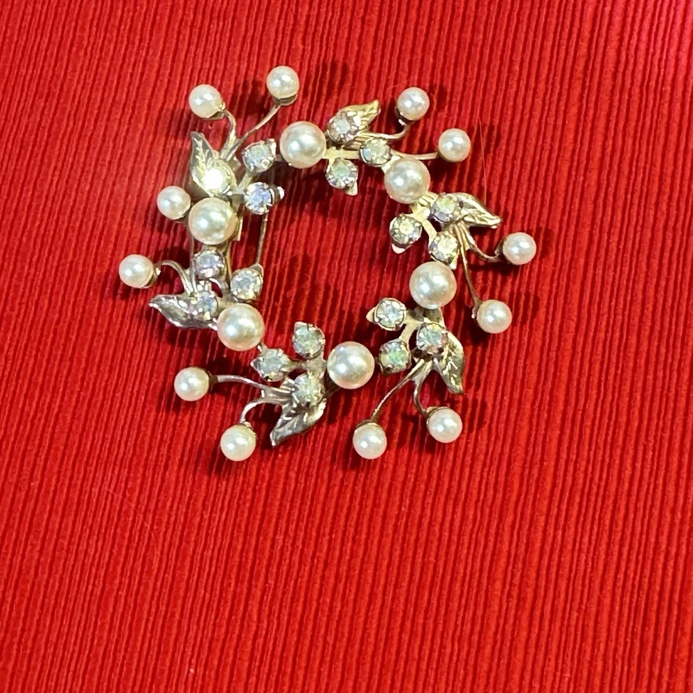 Vintage Faux Pearl & Aurora Borealis‎ Rhinestone Wreath Brooch Gold Tone
